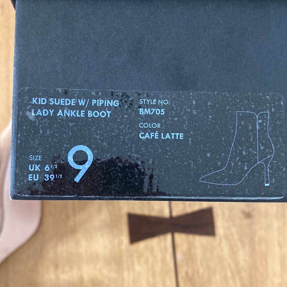 NIB J. Crew Kid Suede w/ Piping Lady Ankle Boots in Café Latte, Size 9 - Picture 5 of 6